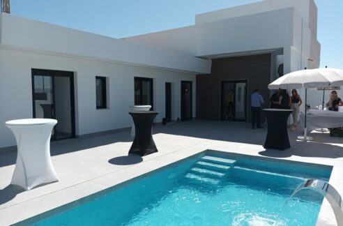 3 bed 2 bath villa in Roldan (SDH/BBH0030)